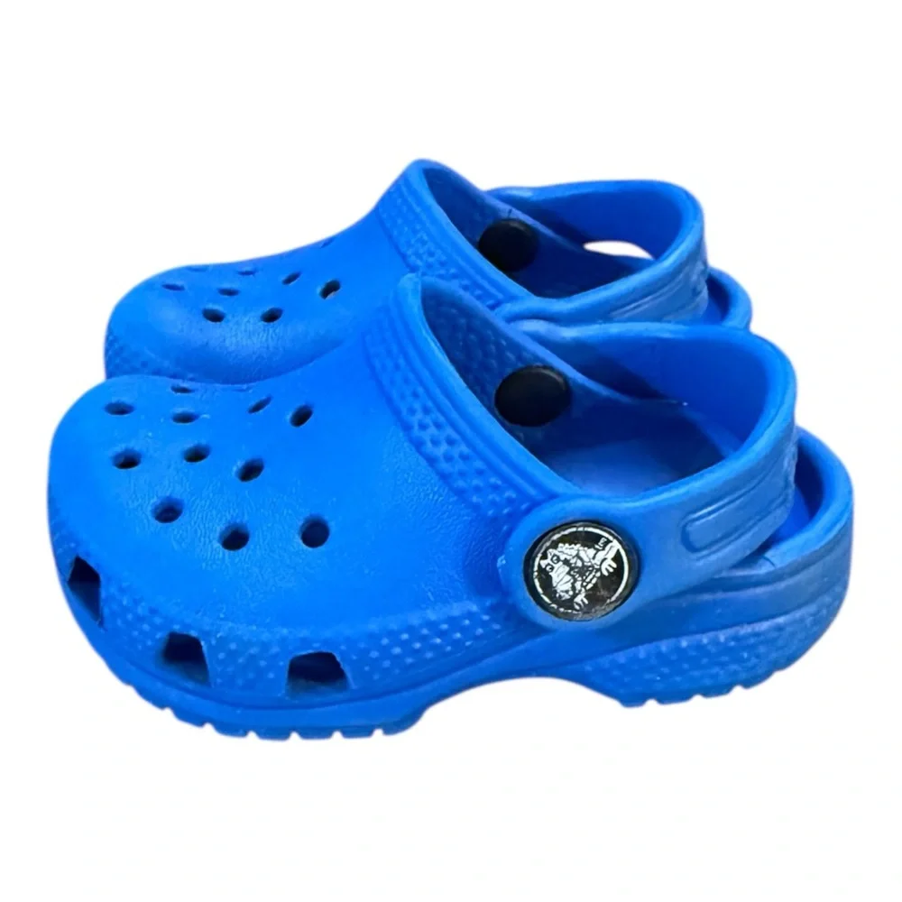 Crocs Classic Clogs Children’s Size 4 Vibrant Blue